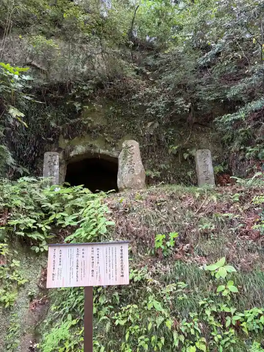 笠森寺の{uncategorized: "未分類", other: "その他", undefined: "問題あり", building: "その他建物", grave: "お墓", sacred_gate: "鳥居", guardian: "狛犬", statue: "像", buddha: "仏像", history: "歴史", nature: "自然", garden: "庭園", animal: "動物", pagoda: "塔", temizu: "手水舎", mountain_gate: "山門・神門", sanctuary: "本殿・本堂", subordinate: "末社・摂社", art: "芸術", scenery: "景色", jizo: "地蔵", ema: "絵馬", goshuin: "御朱印", omikuji: "おみくじ", items: "授与品その他", amulet: "お守り", goshuincho: "御朱印帳", eats: "食事", festival: "お祭り", votive_dance: "神楽", shichigosan: "七五三参", wedding: "結婚式", experience: "体験その他", initially: "初詣", around: "周辺", anti_infection: "感染症対策"}