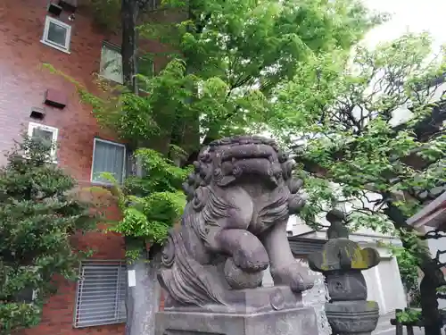 穏田神社の狛犬