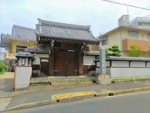 春養寺の山門・神門