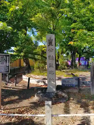 豊國神社の{uncategorized: "未分類", other: "その他", undefined: "問題あり", building: "その他建物", grave: "お墓", sacred_gate: "鳥居", guardian: "狛犬", statue: "像", buddha: "仏像", history: "歴史", nature: "自然", garden: "庭園", animal: "動物", pagoda: "塔", temizu: "手水舎", mountain_gate: "山門・神門", sanctuary: "本殿・本堂", subordinate: "末社・摂社", art: "芸術", scenery: "景色", jizo: "地蔵", ema: "絵馬", goshuin: "御朱印", omikuji: "おみくじ", items: "授与品その他", amulet: "お守り", goshuincho: "御朱印帳", eats: "食事", festival: "お祭り", votive_dance: "神楽", shichigosan: "七五三参", wedding: "結婚式", experience: "体験その他", initially: "初詣", around: "周辺", anti_infection: "感染症対策"}