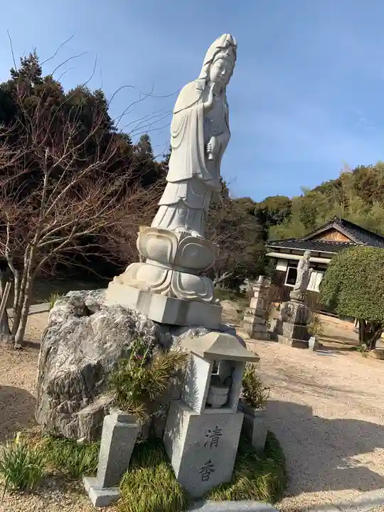 吉祥寺の像
