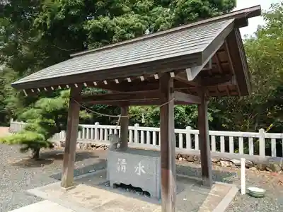 神明社の手水舎