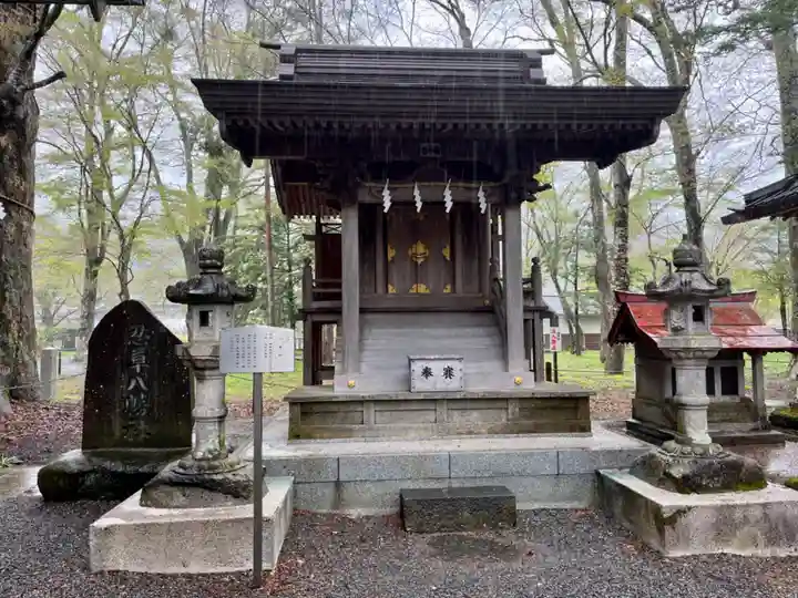 淺間神社(忍野八海)の末社・摂社