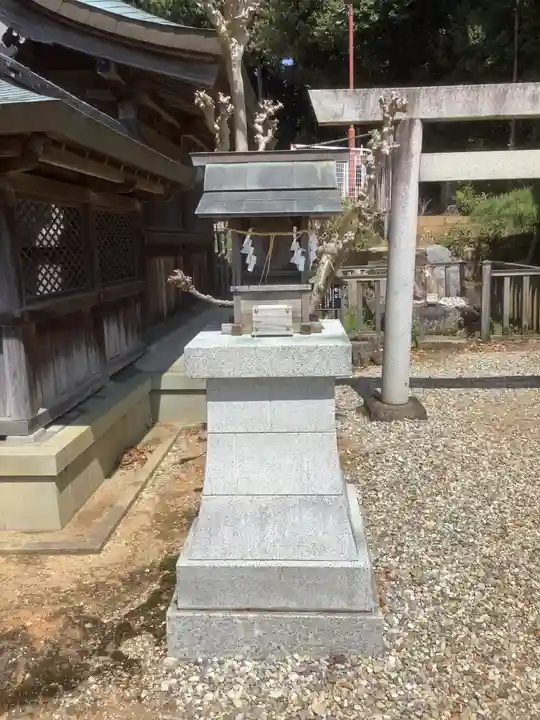 上地八幡宮の末社・摂社