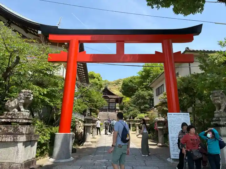 宇治神社の{uncategorized: "未分類", other: "その他", undefined: "問題あり", building: "その他建物", grave: "お墓", sacred_gate: "鳥居", guardian: "狛犬", statue: "像", buddha: "仏像", history: "歴史", nature: "自然", garden: "庭園", animal: "動物", pagoda: "塔", temizu: "手水舎", mountain_gate: "山門・神門", sanctuary: "本殿・本堂", subordinate: "末社・摂社", art: "芸術", scenery: "景色", jizo: "地蔵", ema: "絵馬", goshuin: "御朱印", omikuji: "おみくじ", items: "授与品その他", amulet: "お守り", goshuincho: "御朱印帳", eats: "食事", festival: "お祭り", votive_dance: "神楽", shichigosan: "七五三参", wedding: "結婚式", experience: "体験その他", initially: "初詣", around: "周辺", anti_infection: "感染症対策"}