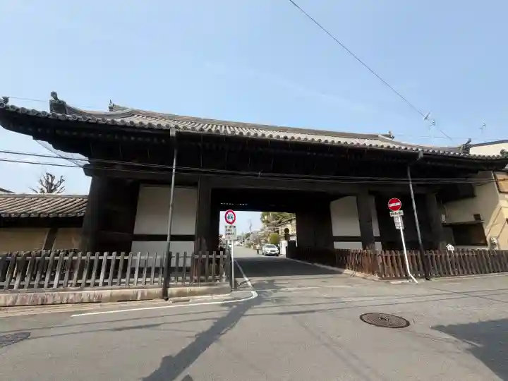 後白河院御聖蹟 法住寺の{uncategorized: "未分類", other: "その他", undefined: "問題あり", building: "その他建物", grave: "お墓", sacred_gate: "鳥居", guardian: "狛犬", statue: "像", buddha: "仏像", history: "歴史", nature: "自然", garden: "庭園", animal: "動物", pagoda: "塔", temizu: "手水舎", mountain_gate: "山門・神門", sanctuary: "本殿・本堂", subordinate: "末社・摂社", art: "芸術", scenery: "景色", jizo: "地蔵", ema: "絵馬", goshuin: "御朱印", omikuji: "おみくじ", items: "授与品その他", amulet: "お守り", goshuincho: "御朱印帳", eats: "食事", festival: "お祭り", votive_dance: "神楽", shichigosan: "七五三参", wedding: "結婚式", experience: "体験その他", initially: "初詣", around: "周辺", anti_infection: "感染症対策"}
