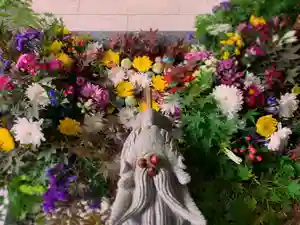 滑川神社 - 仕事と子どもの守り神の手水舎(2020年10月22日(木) 18時32分39秒投稿)