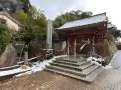 藥王院温泉寺の山門