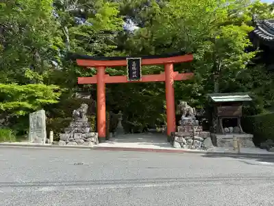 高鴨神社の{uncategorized: "未分類", other: "その他", undefined: "問題あり", building: "その他建物", grave: "お墓", sacred_gate: "鳥居", guardian: "狛犬", statue: "像", buddha: "仏像", history: "歴史", nature: "自然", garden: "庭園", animal: "動物", pagoda: "塔", temizu: "手水舎", mountain_gate: "山門・神門", sanctuary: "本殿・本堂", subordinate: "末社・摂社", art: "芸術", scenery: "景色", jizo: "地蔵", ema: "絵馬", goshuin: "御朱印", omikuji: "おみくじ", items: "授与品その他", amulet: "お守り", goshuincho: "御朱印帳", eats: "食事", festival: "お祭り", votive_dance: "神楽", shichigosan: "七五三参", wedding: "結婚式", experience: "体験その他", initially: "初詣", around: "周辺", anti_infection: "感染症対策"}