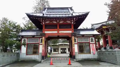 眞久寺の山門