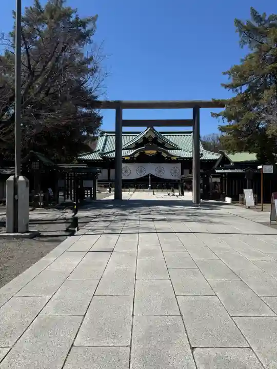 靖國神社の{uncategorized: "未分類", other: "その他", undefined: "問題あり", building: "その他建物", grave: "お墓", sacred_gate: "鳥居", guardian: "狛犬", statue: "像", buddha: "仏像", history: "歴史", nature: "自然", garden: "庭園", animal: "動物", pagoda: "塔", temizu: "手水舎", mountain_gate: "山門・神門", sanctuary: "本殿・本堂", subordinate: "末社・摂社", art: "芸術", scenery: "景色", jizo: "地蔵", ema: "絵馬", goshuin: "御朱印", omikuji: "おみくじ", items: "授与品その他", amulet: "お守り", goshuincho: "御朱印帳", eats: "食事", festival: "お祭り", votive_dance: "神楽", shichigosan: "七五三参", wedding: "結婚式", experience: "体験その他", initially: "初詣", around: "周辺", anti_infection: "感染症対策"}
