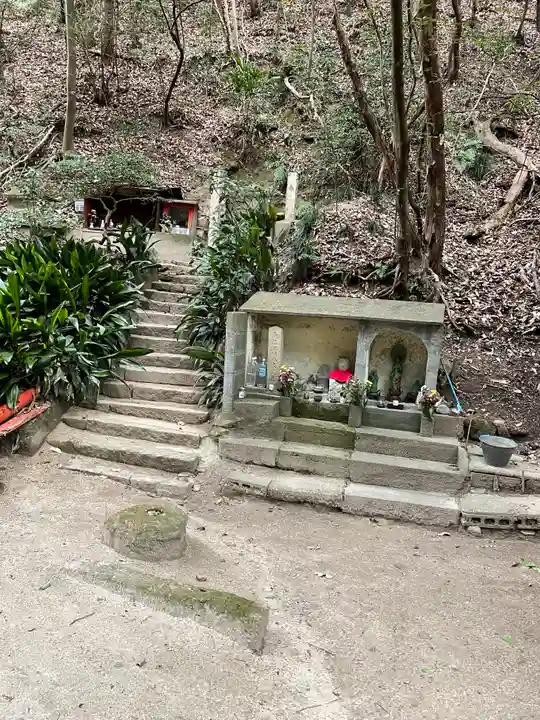 祠(兵庫区鵯越筋)のその他建物