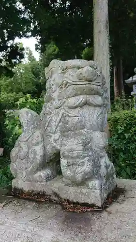 示現神社の狛犬