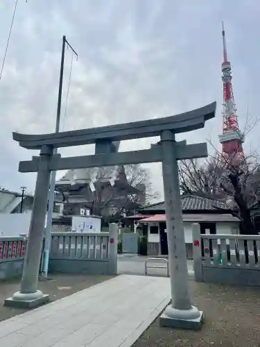 熊野神社の{uncategorized: "未分類", other: "その他", undefined: "問題あり", building: "その他建物", grave: "お墓", sacred_gate: "鳥居", guardian: "狛犬", statue: "像", buddha: "仏像", history: "歴史", nature: "自然", garden: "庭園", animal: "動物", pagoda: "塔", temizu: "手水舎", mountain_gate: "山門・神門", sanctuary: "本殿・本堂", subordinate: "末社・摂社", art: "芸術", scenery: "景色", jizo: "地蔵", ema: "絵馬", goshuin: "御朱印", omikuji: "おみくじ", items: "授与品その他", amulet: "お守り", goshuincho: "御朱印帳", eats: "食事", festival: "お祭り", votive_dance: "神楽", shichigosan: "七五三参", wedding: "結婚式", experience: "体験その他", initially: "初詣", around: "周辺", anti_infection: "感染症対策"}