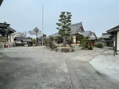 覚勝寺の{uncategorized: "未分類", other: "その他", undefined: "問題あり", building: "その他建物", grave: "お墓", sacred_gate: "鳥居", guardian: "狛犬", statue: "像", buddha: "仏像", history: "歴史", nature: "自然", garden: "庭園", animal: "動物", pagoda: "塔", temizu: "手水舎", mountain_gate: "山門・神門", sanctuary: "本殿・本堂", subordinate: "末社・摂社", art: "芸術", scenery: "景色", jizo: "地蔵", ema: "絵馬", goshuin: "御朱印", omikuji: "おみくじ", items: "授与品その他", amulet: "お守り", goshuincho: "御朱印帳", eats: "食事", festival: "お祭り", votive_dance: "神楽", shichigosan: "七五三参", wedding: "結婚式", experience: "体験その他", initially: "初詣", around: "周辺", anti_infection: "感染症対策"}