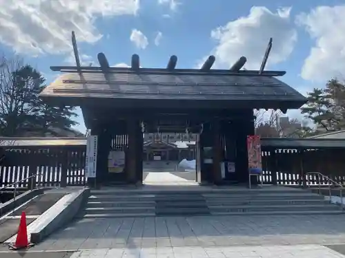 札幌護國神社の山門・神門