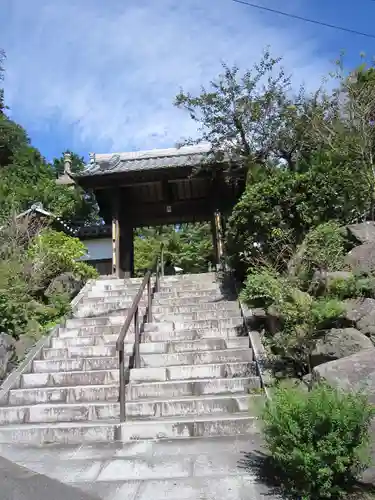 覚園寺の山門