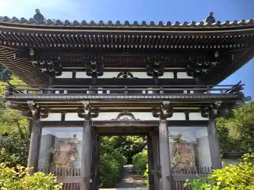 観音寺の山門・神門