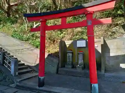 新宿稲荷神社の鳥居
