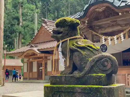 御岩神社の狛犬