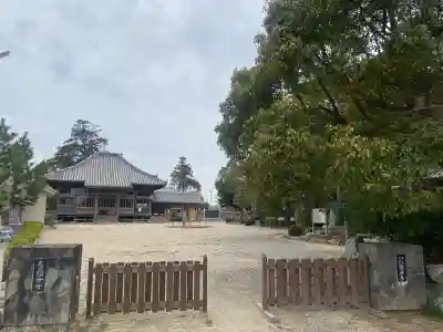 淡路国分寺の{uncategorized: "未分類", other: "その他", undefined: "問題あり", building: "その他建物", grave: "お墓", sacred_gate: "鳥居", guardian: "狛犬", statue: "像", buddha: "仏像", history: "歴史", nature: "自然", garden: "庭園", animal: "動物", pagoda: "塔", temizu: "手水舎", mountain_gate: "山門・神門", sanctuary: "本殿・本堂", subordinate: "末社・摂社", art: "芸術", scenery: "景色", jizo: "地蔵", ema: "絵馬", goshuin: "御朱印", omikuji: "おみくじ", items: "授与品その他", amulet: "お守り", goshuincho: "御朱印帳", eats: "食事", festival: "お祭り", votive_dance: "神楽", shichigosan: "七五三参", wedding: "結婚式", experience: "体験その他", initially: "初詣", around: "周辺", anti_infection: "感染症対策"}