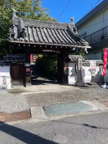 中央寺の山門