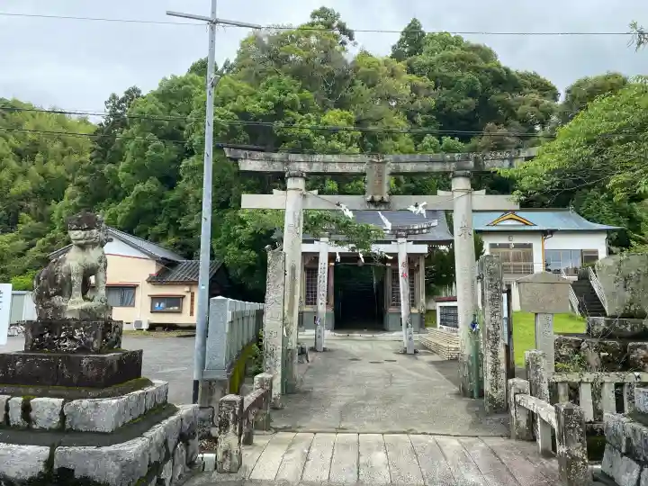 松尾八幡宮の{uncategorized: "未分類", other: "その他", undefined: "問題あり", building: "その他建物", grave: "お墓", sacred_gate: "鳥居", guardian: "狛犬", statue: "像", buddha: "仏像", history: "歴史", nature: "自然", garden: "庭園", animal: "動物", pagoda: "塔", temizu: "手水舎", mountain_gate: "山門・神門", sanctuary: "本殿・本堂", subordinate: "末社・摂社", art: "芸術", scenery: "景色", jizo: "地蔵", ema: "絵馬", goshuin: "御朱印", omikuji: "おみくじ", items: "授与品その他", amulet: "お守り", goshuincho: "御朱印帳", eats: "食事", festival: "お祭り", votive_dance: "神楽", shichigosan: "七五三参", wedding: "結婚式", experience: "体験その他", initially: "初詣", around: "周辺", anti_infection: "感染症対策"}