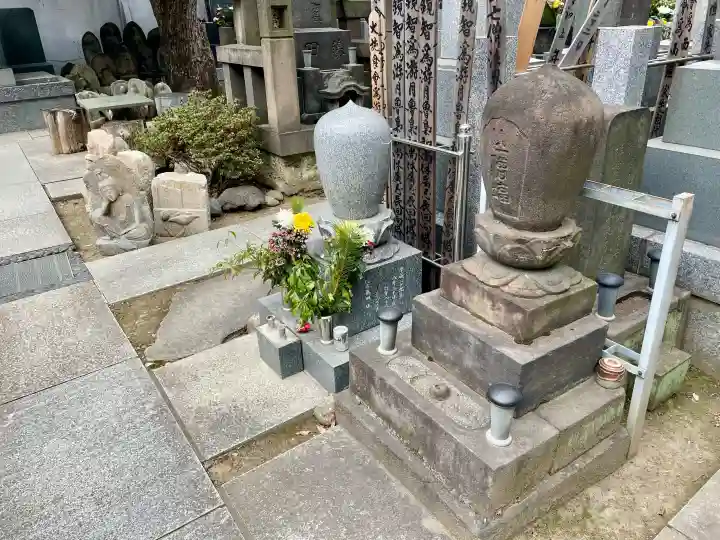 正洞院の{uncategorized: "未分類", other: "その他", undefined: "問題あり", building: "その他建物", grave: "お墓", sacred_gate: "鳥居", guardian: "狛犬", statue: "像", buddha: "仏像", history: "歴史", nature: "自然", garden: "庭園", animal: "動物", pagoda: "塔", temizu: "手水舎", mountain_gate: "山門・神門", sanctuary: "本殿・本堂", subordinate: "末社・摂社", art: "芸術", scenery: "景色", jizo: "地蔵", ema: "絵馬", goshuin: "御朱印", omikuji: "おみくじ", items: "授与品その他", amulet: "お守り", goshuincho: "御朱印帳", eats: "食事", festival: "お祭り", votive_dance: "神楽", shichigosan: "七五三参", wedding: "結婚式", experience: "体験その他", initially: "初詣", around: "周辺", anti_infection: "感染症対策"}