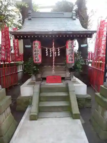 旗の台伏見稲荷神社の本殿