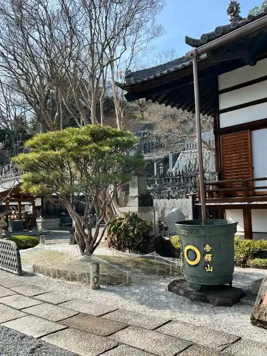 法玄寺の{uncategorized: "未分類", other: "その他", undefined: "問題あり", building: "その他建物", grave: "お墓", sacred_gate: "鳥居", guardian: "狛犬", statue: "像", buddha: "仏像", history: "歴史", nature: "自然", garden: "庭園", animal: "動物", pagoda: "塔", temizu: "手水舎", mountain_gate: "山門・神門", sanctuary: "本殿・本堂", subordinate: "末社・摂社", art: "芸術", scenery: "景色", jizo: "地蔵", ema: "絵馬", goshuin: "御朱印", omikuji: "おみくじ", items: "授与品その他", amulet: "お守り", goshuincho: "御朱印帳", eats: "食事", festival: "お祭り", votive_dance: "神楽", shichigosan: "七五三参", wedding: "結婚式", experience: "体験その他", initially: "初詣", around: "周辺", anti_infection: "感染症対策"}