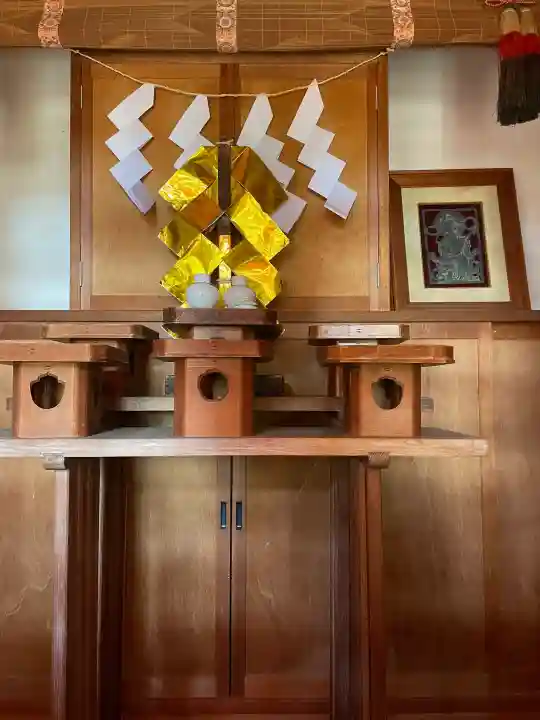 伊勢ケ渕弁天宮の{uncategorized: "未分類", other: "その他", undefined: "問題あり", building: "その他建物", grave: "お墓", sacred_gate: "鳥居", guardian: "狛犬", statue: "像", buddha: "仏像", history: "歴史", nature: "自然", garden: "庭園", animal: "動物", pagoda: "塔", temizu: "手水舎", mountain_gate: "山門・神門", sanctuary: "本殿・本堂", subordinate: "末社・摂社", art: "芸術", scenery: "景色", jizo: "地蔵", ema: "絵馬", goshuin: "御朱印", omikuji: "おみくじ", items: "授与品その他", amulet: "お守り", goshuincho: "御朱印帳", eats: "食事", festival: "お祭り", votive_dance: "神楽", shichigosan: "七五三参", wedding: "結婚式", experience: "体験その他", initially: "初詣", around: "周辺", anti_infection: "感染症対策"}