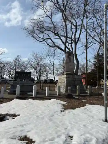 幕別神社の{uncategorized: "未分類", other: "その他", undefined: "問題あり", building: "その他建物", grave: "お墓", sacred_gate: "鳥居", guardian: "狛犬", statue: "像", buddha: "仏像", history: "歴史", nature: "自然", garden: "庭園", animal: "動物", pagoda: "塔", temizu: "手水舎", mountain_gate: "山門・神門", sanctuary: "本殿・本堂", subordinate: "末社・摂社", art: "芸術", scenery: "景色", jizo: "地蔵", ema: "絵馬", goshuin: "御朱印", omikuji: "おみくじ", items: "授与品その他", amulet: "お守り", goshuincho: "御朱印帳", eats: "食事", festival: "お祭り", votive_dance: "神楽", shichigosan: "七五三参", wedding: "結婚式", experience: "体験その他", initially: "初詣", around: "周辺", anti_infection: "感染症対策"}