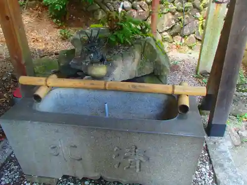 竹折武並神社の手水舎