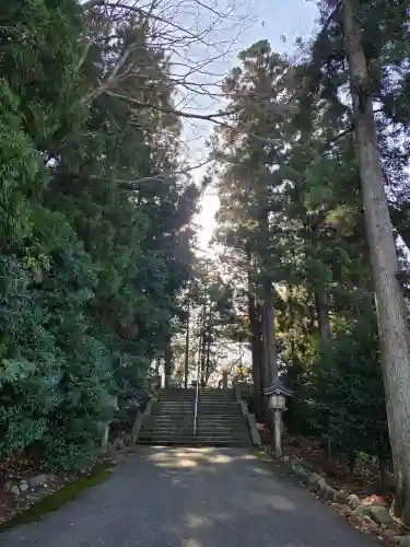 雄山神社前立社壇の{uncategorized: "未分類", other: "その他", undefined: "問題あり", building: "その他建物", grave: "お墓", sacred_gate: "鳥居", guardian: "狛犬", statue: "像", buddha: "仏像", history: "歴史", nature: "自然", garden: "庭園", animal: "動物", pagoda: "塔", temizu: "手水舎", mountain_gate: "山門・神門", sanctuary: "本殿・本堂", subordinate: "末社・摂社", art: "芸術", scenery: "景色", jizo: "地蔵", ema: "絵馬", goshuin: "御朱印", omikuji: "おみくじ", items: "授与品その他", amulet: "お守り", goshuincho: "御朱印帳", eats: "食事", festival: "お祭り", votive_dance: "神楽", shichigosan: "七五三参", wedding: "結婚式", experience: "体験その他", initially: "初詣", around: "周辺", anti_infection: "感染症対策"}