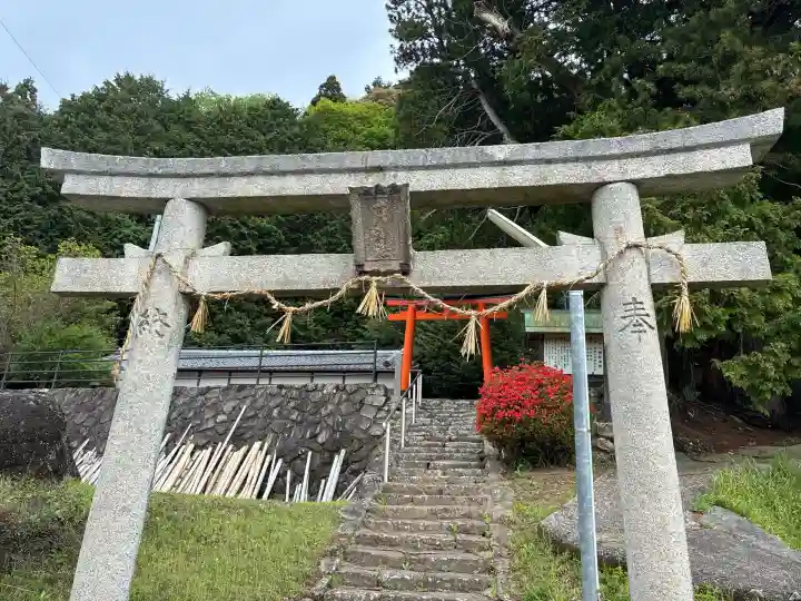 十八神社の{uncategorized: "未分類", other: "その他", undefined: "問題あり", building: "その他建物", grave: "お墓", sacred_gate: "鳥居", guardian: "狛犬", statue: "像", buddha: "仏像", history: "歴史", nature: "自然", garden: "庭園", animal: "動物", pagoda: "塔", temizu: "手水舎", mountain_gate: "山門・神門", sanctuary: "本殿・本堂", subordinate: "末社・摂社", art: "芸術", scenery: "景色", jizo: "地蔵", ema: "絵馬", goshuin: "御朱印", omikuji: "おみくじ", items: "授与品その他", amulet: "お守り", goshuincho: "御朱印帳", eats: "食事", festival: "お祭り", votive_dance: "神楽", shichigosan: "七五三参", wedding: "結婚式", experience: "体験その他", initially: "初詣", around: "周辺", anti_infection: "感染症対策"}