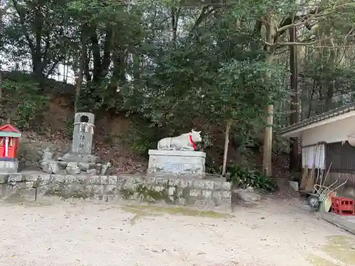 綺原坐健伊那太比賣神社の{uncategorized: "未分類", other: "その他", undefined: "問題あり", building: "その他建物", grave: "お墓", sacred_gate: "鳥居", guardian: "狛犬", statue: "像", buddha: "仏像", history: "歴史", nature: "自然", garden: "庭園", animal: "動物", pagoda: "塔", temizu: "手水舎", mountain_gate: "山門・神門", sanctuary: "本殿・本堂", subordinate: "末社・摂社", art: "芸術", scenery: "景色", jizo: "地蔵", ema: "絵馬", goshuin: "御朱印", omikuji: "おみくじ", items: "授与品その他", amulet: "お守り", goshuincho: "御朱印帳", eats: "食事", festival: "お祭り", votive_dance: "神楽", shichigosan: "七五三参", wedding: "結婚式", experience: "体験その他", initially: "初詣", around: "周辺", anti_infection: "感染症対策"}