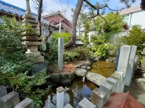 富吉神社（銭洗尾張弁財天）の庭園