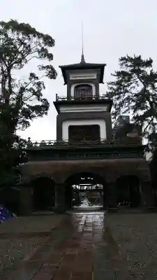 尾山神社の山門