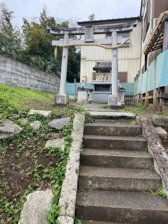 三峯神社の{uncategorized: "未分類", other: "その他", undefined: "問題あり", building: "その他建物", grave: "お墓", sacred_gate: "鳥居", guardian: "狛犬", statue: "像", buddha: "仏像", history: "歴史", nature: "自然", garden: "庭園", animal: "動物", pagoda: "塔", temizu: "手水舎", mountain_gate: "山門・神門", sanctuary: "本殿・本堂", subordinate: "末社・摂社", art: "芸術", scenery: "景色", jizo: "地蔵", ema: "絵馬", goshuin: "御朱印", omikuji: "おみくじ", items: "授与品その他", amulet: "お守り", goshuincho: "御朱印帳", eats: "食事", festival: "お祭り", votive_dance: "神楽", shichigosan: "七五三参", wedding: "結婚式", experience: "体験その他", initially: "初詣", around: "周辺", anti_infection: "感染症対策"}