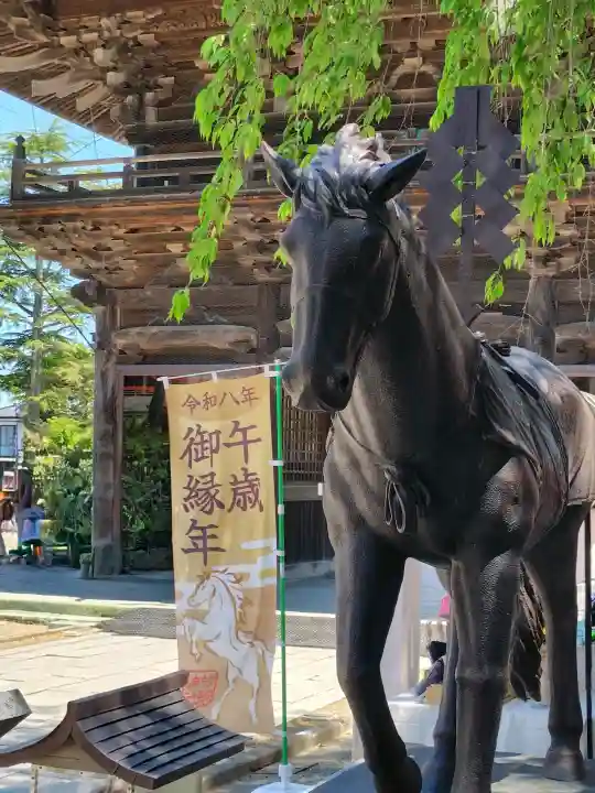 竹駒神社の{uncategorized: "未分類", other: "その他", undefined: "問題あり", building: "その他建物", grave: "お墓", sacred_gate: "鳥居", guardian: "狛犬", statue: "像", buddha: "仏像", history: "歴史", nature: "自然", garden: "庭園", animal: "動物", pagoda: "塔", temizu: "手水舎", mountain_gate: "山門・神門", sanctuary: "本殿・本堂", subordinate: "末社・摂社", art: "芸術", scenery: "景色", jizo: "地蔵", ema: "絵馬", goshuin: "御朱印", omikuji: "おみくじ", items: "授与品その他", amulet: "お守り", goshuincho: "御朱印帳", eats: "食事", festival: "お祭り", votive_dance: "神楽", shichigosan: "七五三参", wedding: "結婚式", experience: "体験その他", initially: "初詣", around: "周辺", anti_infection: "感染症対策"}