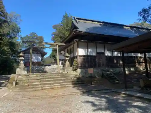 豊受大神社の{uncategorized: "未分類", other: "その他", undefined: "問題あり", building: "その他建物", grave: "お墓", sacred_gate: "鳥居", guardian: "狛犬", statue: "像", buddha: "仏像", history: "歴史", nature: "自然", garden: "庭園", animal: "動物", pagoda: "塔", temizu: "手水舎", mountain_gate: "山門・神門", sanctuary: "本殿・本堂", subordinate: "末社・摂社", art: "芸術", scenery: "景色", jizo: "地蔵", ema: "絵馬", goshuin: "御朱印", omikuji: "おみくじ", items: "授与品その他", amulet: "お守り", goshuincho: "御朱印帳", eats: "食事", festival: "お祭り", votive_dance: "神楽", shichigosan: "七五三参", wedding: "結婚式", experience: "体験その他", initially: "初詣", around: "周辺", anti_infection: "感染症対策"}