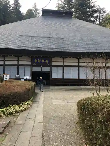 安楽寺の本殿・本堂