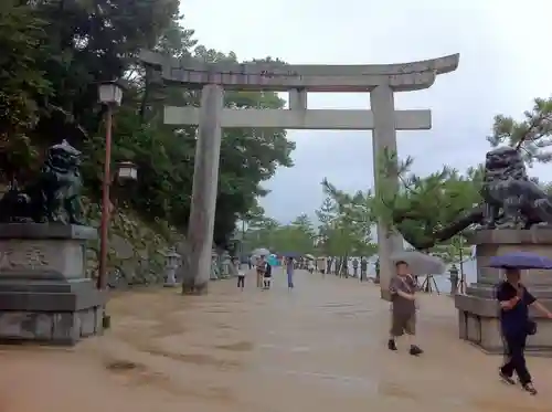 厳島神社の鳥居