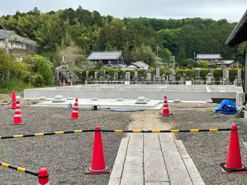 地蔵院の{uncategorized: "未分類", other: "その他", undefined: "問題あり", building: "その他建物", grave: "お墓", sacred_gate: "鳥居", guardian: "狛犬", statue: "像", buddha: "仏像", history: "歴史", nature: "自然", garden: "庭園", animal: "動物", pagoda: "塔", temizu: "手水舎", mountain_gate: "山門・神門", sanctuary: "本殿・本堂", subordinate: "末社・摂社", art: "芸術", scenery: "景色", jizo: "地蔵", ema: "絵馬", goshuin: "御朱印", omikuji: "おみくじ", items: "授与品その他", amulet: "お守り", goshuincho: "御朱印帳", eats: "食事", festival: "お祭り", votive_dance: "神楽", shichigosan: "七五三参", wedding: "結婚式", experience: "体験その他", initially: "初詣", around: "周辺", anti_infection: "感染症対策"}