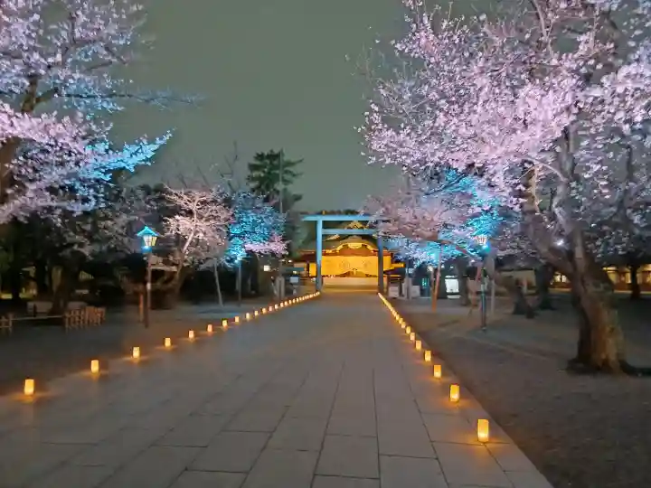 靖國神社の{uncategorized: "未分類", other: "その他", undefined: "問題あり", building: "その他建物", grave: "お墓", sacred_gate: "鳥居", guardian: "狛犬", statue: "像", buddha: "仏像", history: "歴史", nature: "自然", garden: "庭園", animal: "動物", pagoda: "塔", temizu: "手水舎", mountain_gate: "山門・神門", sanctuary: "本殿・本堂", subordinate: "末社・摂社", art: "芸術", scenery: "景色", jizo: "地蔵", ema: "絵馬", goshuin: "御朱印", omikuji: "おみくじ", items: "授与品その他", amulet: "お守り", goshuincho: "御朱印帳", eats: "食事", festival: "お祭り", votive_dance: "神楽", shichigosan: "七五三参", wedding: "結婚式", experience: "体験その他", initially: "初詣", around: "周辺", anti_infection: "感染症対策"}