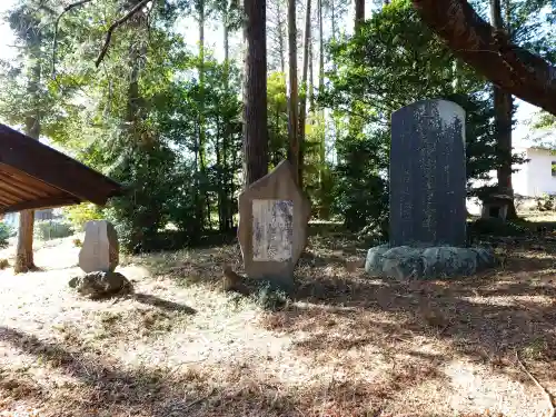 雷電神社の{uncategorized: "未分類", other: "その他", undefined: "問題あり", building: "その他建物", grave: "お墓", sacred_gate: "鳥居", guardian: "狛犬", statue: "像", buddha: "仏像", history: "歴史", nature: "自然", garden: "庭園", animal: "動物", pagoda: "塔", temizu: "手水舎", mountain_gate: "山門・神門", sanctuary: "本殿・本堂", subordinate: "末社・摂社", art: "芸術", scenery: "景色", jizo: "地蔵", ema: "絵馬", goshuin: "御朱印", omikuji: "おみくじ", items: "授与品その他", amulet: "お守り", goshuincho: "御朱印帳", eats: "食事", festival: "お祭り", votive_dance: "神楽", shichigosan: "七五三参", wedding: "結婚式", experience: "体験その他", initially: "初詣", around: "周辺", anti_infection: "感染症対策"}
