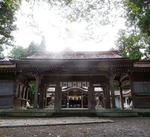 白山比咩神社の山門・神門