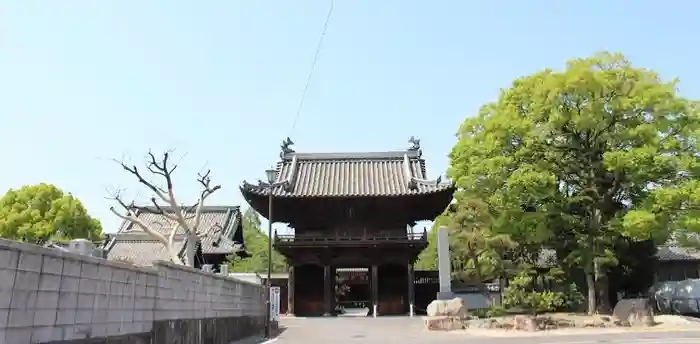 延命寺の山門