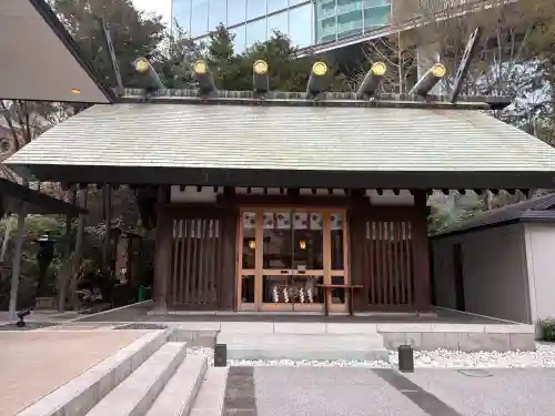  六本木天祖神社の{uncategorized: "未分類", other: "その他", undefined: "問題あり", building: "その他建物", grave: "お墓", sacred_gate: "鳥居", guardian: "狛犬", statue: "像", buddha: "仏像", history: "歴史", nature: "自然", garden: "庭園", animal: "動物", pagoda: "塔", temizu: "手水舎", mountain_gate: "山門・神門", sanctuary: "本殿・本堂", subordinate: "末社・摂社", art: "芸術", scenery: "景色", jizo: "地蔵", ema: "絵馬", goshuin: "御朱印", omikuji: "おみくじ", items: "授与品その他", amulet: "お守り", goshuincho: "御朱印帳", eats: "食事", festival: "お祭り", votive_dance: "神楽", shichigosan: "七五三参", wedding: "結婚式", experience: "体験その他", initially: "初詣", around: "周辺", anti_infection: "感染症対策"}