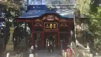 三峯神社の山門・神門